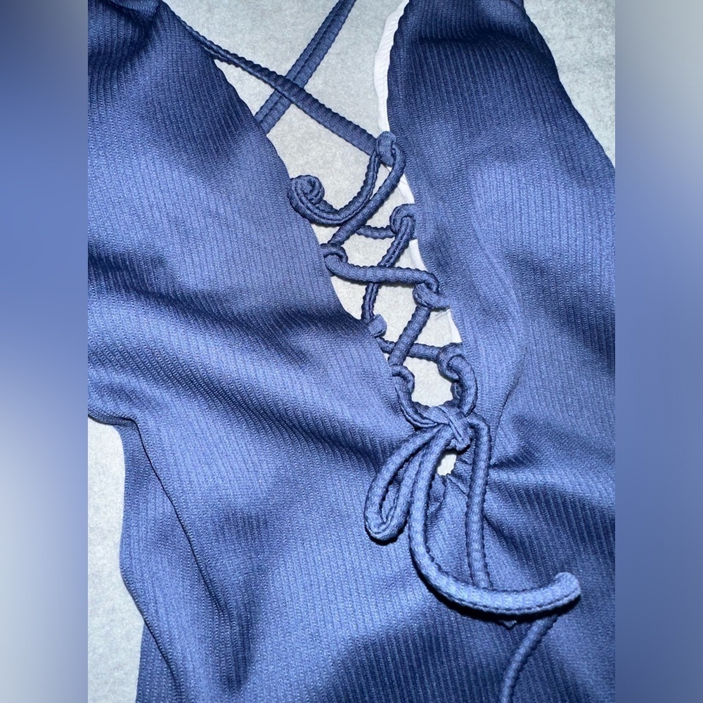 NWT CUPSHE Women's Solid Color V neck Lace Up One Piece Swimsuit Blue Size S - Picture 3 of 6